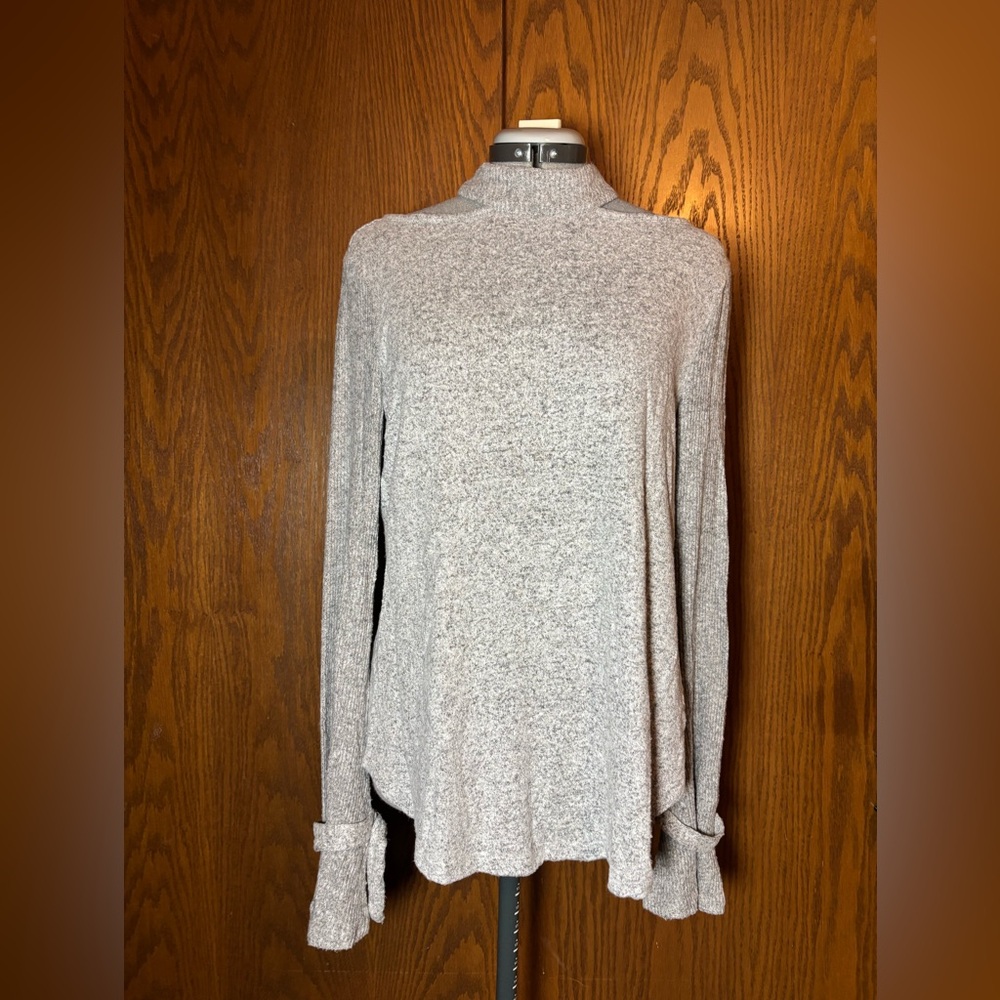 Iz Byer Light Gray Long Sleeve Top with bell sleeves - XL